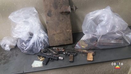 Polícia fecha fábrica clandestina de armas em São José Polícia fecha fábrica clandestina de armas em São José