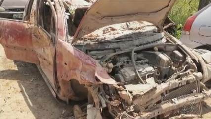 Polícia conclui perícia em carros retirados de pedreira em Salto de Pirapora Polícia conclui perícia em carros retirados de pedreira em Salto de Pirapora
