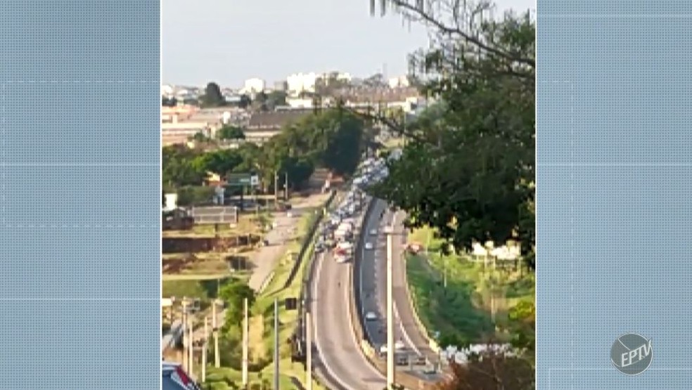 Acidente foi na Rodovia Santos Dumont, em Campinas — Foto: Reprodução / EPTV