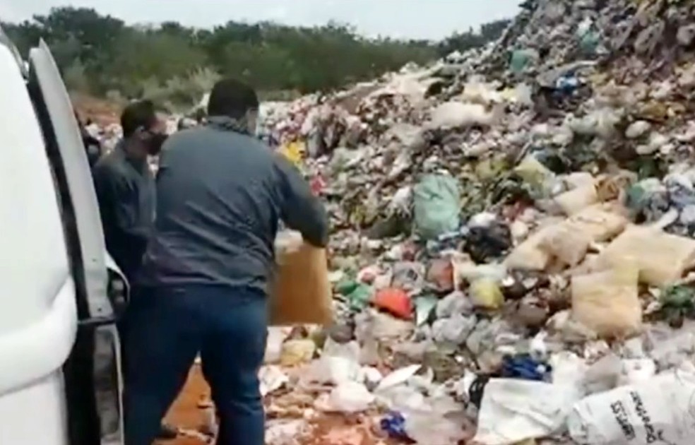 Descarte de alimentos da merenda por suspeita de contaminação deu início à polêmica em Garça — Foto: Reprodução/Arquivo pessoal