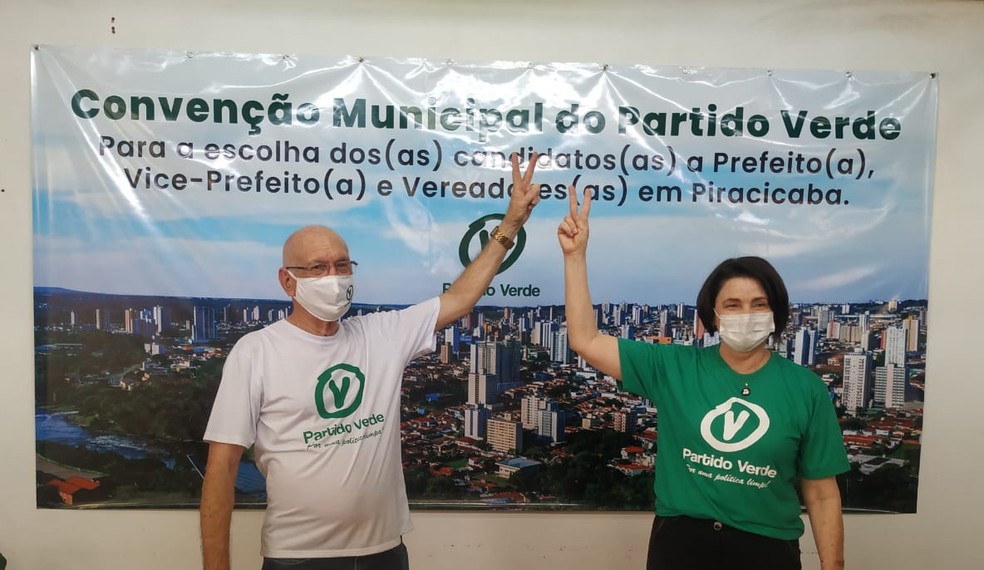 Bruno Prata e Nancy Thame durante convenção do Partido Verde em Piracicaba — Foto: Caroline Giantomaso/G1