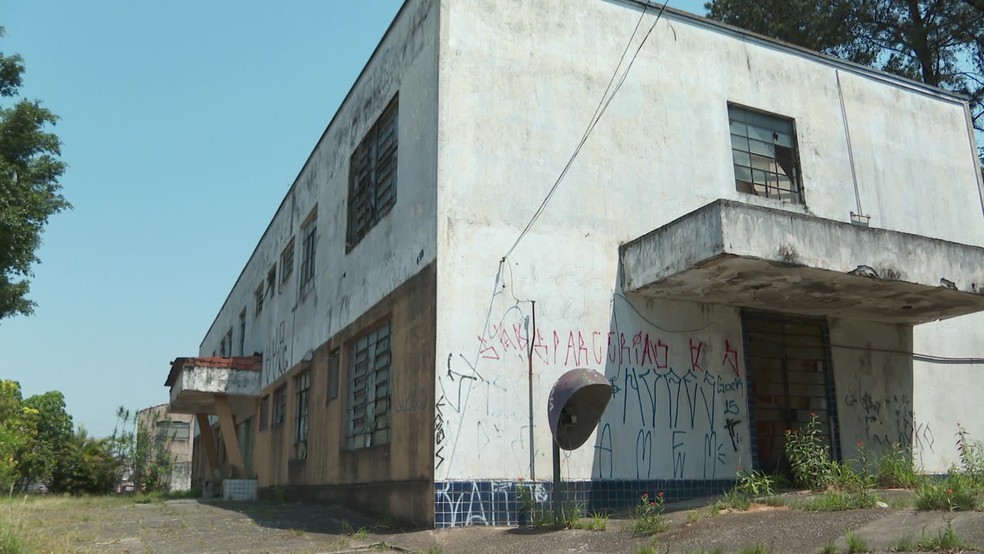 Márcio França passou em frente à hospital abandonado na Zona Leste — Foto: TV Globo/reprodução