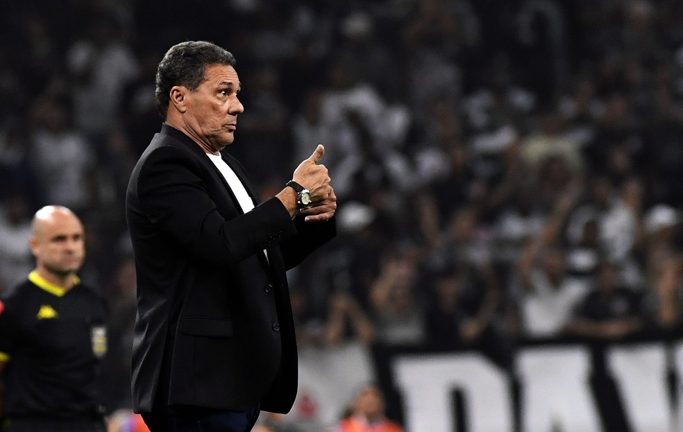 Análise: em cinco atos, Luxa começa a superar desconfiança no Corinthians e chama a “responsa”