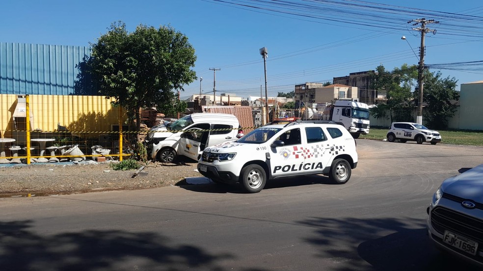 Motorista tem mal súbito e atropela pedestre na calçada em Sertãozinho, SP