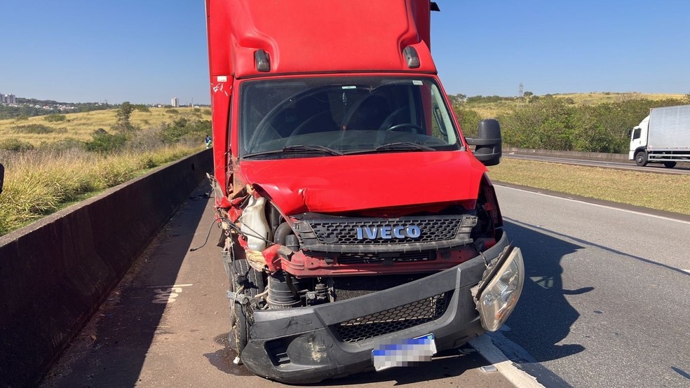 Funcionário que fazia manutenção na Rodovia dos Bandeirantes morre atropelado por caminhão em Santa Bárbara