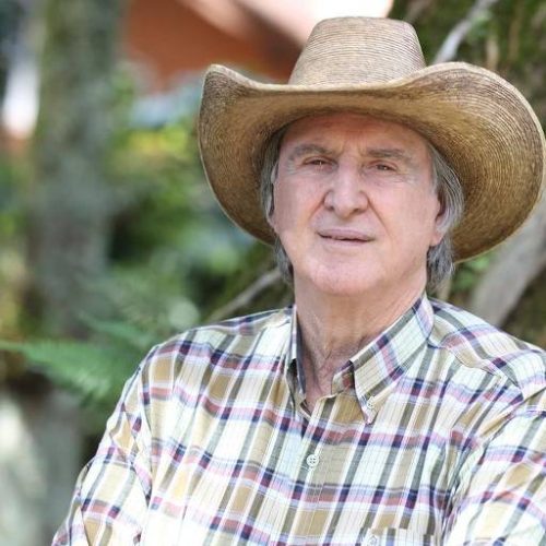 Cantor sertanejo Sérgio Reis entra na Justiça contra condomínio de Mairinque e pede indenização de R$ 4,7 milhões