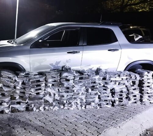 Motorista é preso em SP suspeito de usar picape roubada para transportar 400 kg de maconha que iram ao Porto de Santos