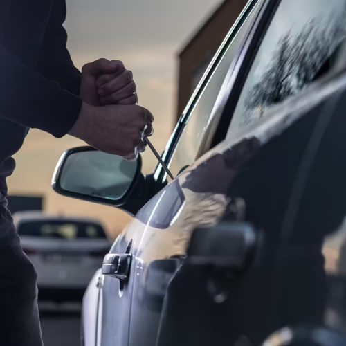 Roubos e furtos de veículos estão em alta e exigem mais atenção na hora da compra