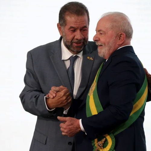 Relação entre Lula e Carlos Lupi se desgasta após ministro evitar demissão de presidente do INSS em entrevista