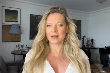 Joice Hasselmann ironiza situação de Carla Zambelli com brinde nas redes sociais