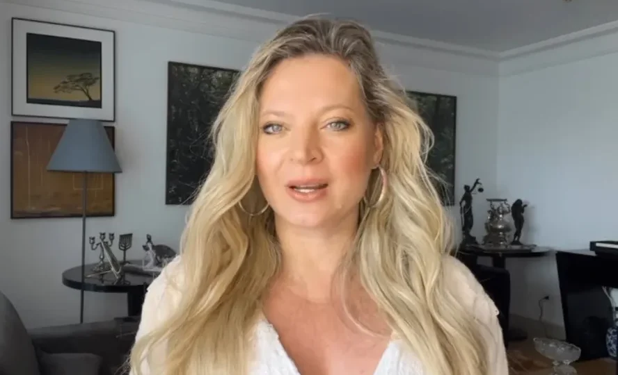 Joice Hasselmann ironiza situação de Carla Zambelli com brinde nas redes sociais