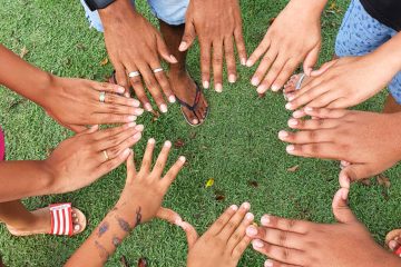 Campanhas apoiam projetos sociais de Santa Catarina com foco em crianças, adolescentes e idosos