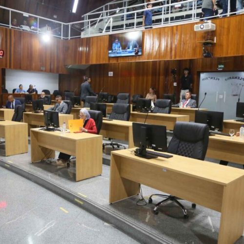 Mudanças nos prazos para envio da LDO e do PPA são aprovadas por vereadores.