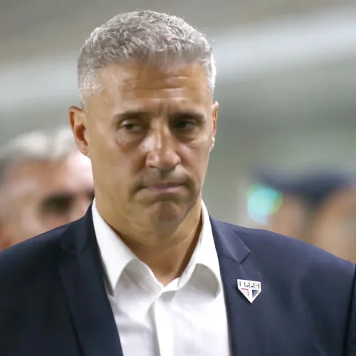Torcedores do Santos clamam por Hernán Crespo e manifestam insatisfação com Vojvoda após empate com Mirassol