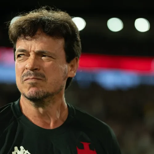 Diniz considera Memphis essencial e busca extensão de contrato com o jogador do Corinthians