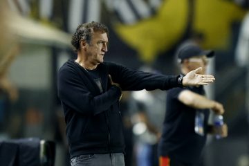 Cuca esclarece mistério sobre Brazão no Santos e analisa a recuperação de Neymar após edema
