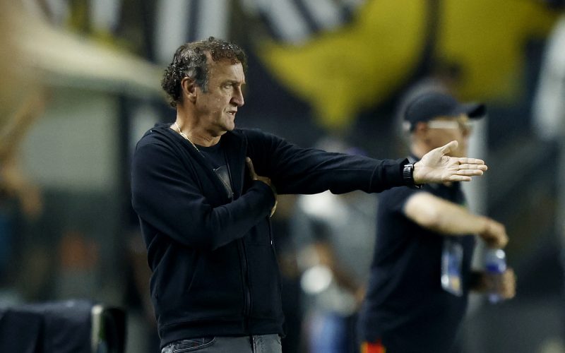 Cuca esclarece mistério sobre Brazão no Santos e analisa a recuperação de Neymar após edema