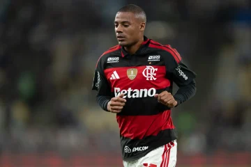 Futuro de De La Cruz no Flamengo incerto; clube foca em novo volante