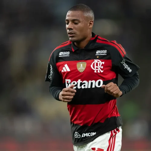 Futuro de De La Cruz no Flamengo incerto; clube foca em novo volante