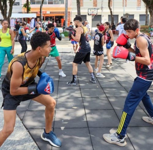 Mogi Abraça o Centro realiza evento esportivo na Praça Oswaldo Cruz