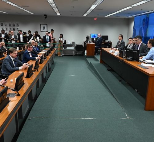 Relator da comissão sobre a extinção da escala 6×1 planeja apresentar relatório em 20 de maio e votação marcada para 26 de maio