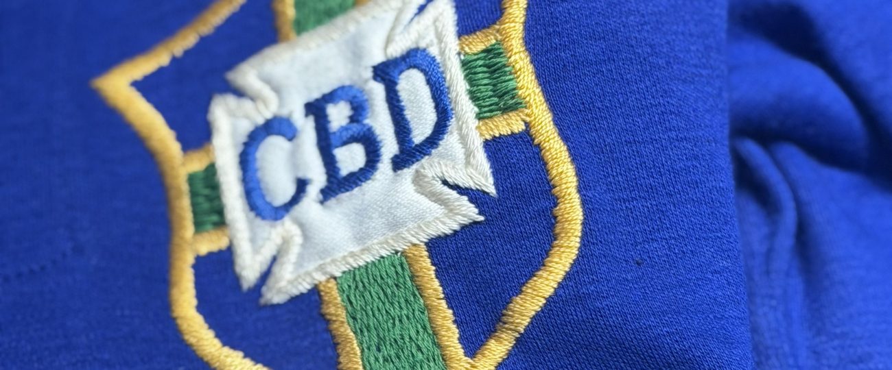 Pátio Higienópolis reúne camisas originais de lendas da Seleção Brasileira e do futebol mundial na exposição inédita “Mantos Campeões”