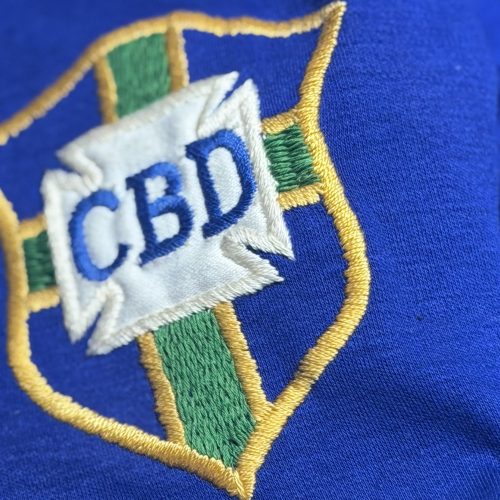 Pátio Higienópolis reúne camisas originais de lendas da Seleção Brasileira e do futebol mundial na exposição inédita “Mantos Campeões”