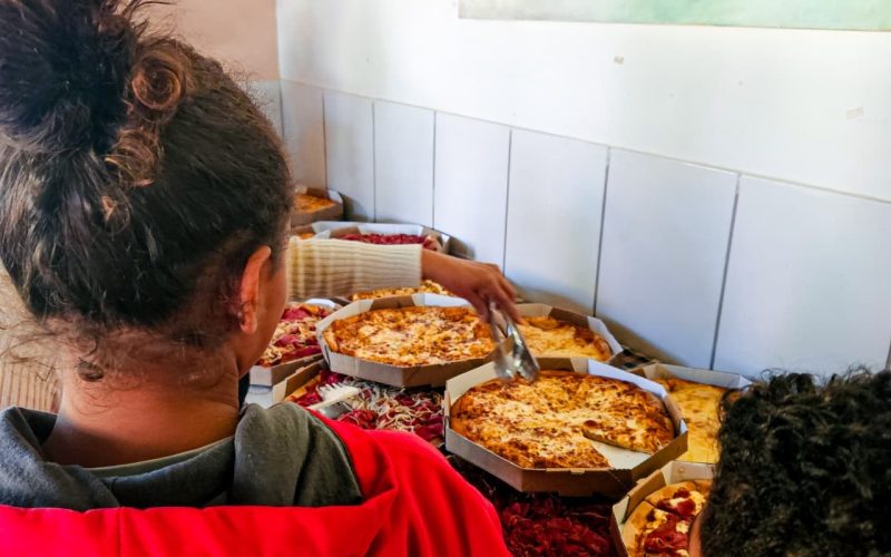 MegaG transforma o Dia da Pizza em um gesto de carinho para crianças acolhidas pelo Lar Agrícola A Semente