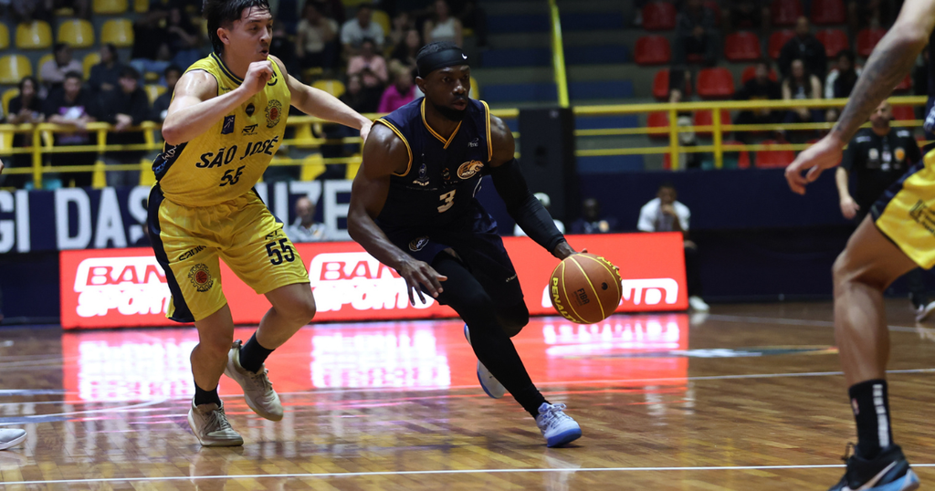 Mogi Basquete enfrenta São José na busca por um lugar nas semifinais do Campeonato Paulista